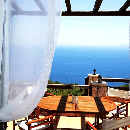 Dio Guesthouses Leonidio Exterior photo