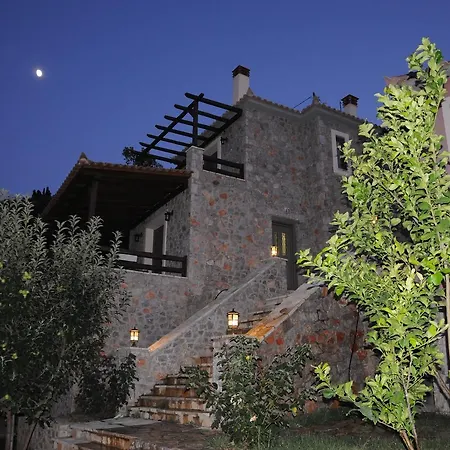 Dio Guesthouses Leonidio Exterior photo