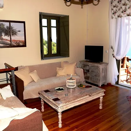 Dio Guesthouses Leonidio Exterior photo