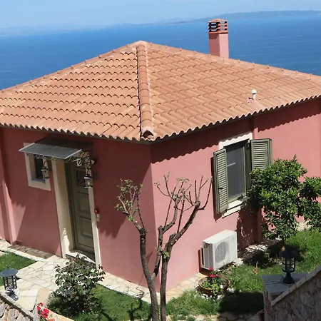 Dio Guesthouses Leonidio Exterior photo