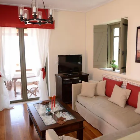 Dio Guesthouses Leonidio Exterior photo